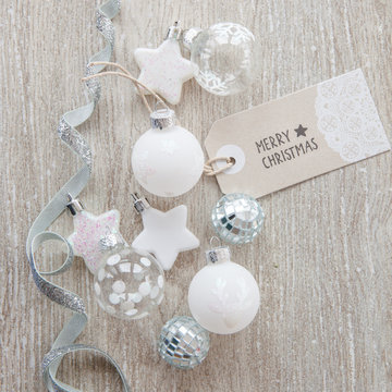 Christbaumkugeln und Weihnachtsdeko