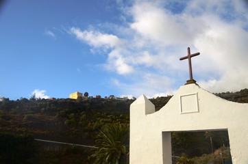 Place du village et église de Nuestra Señora de La Nieves