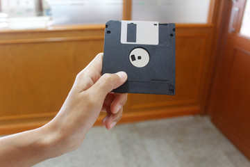 Disk magnetic computer data storage support