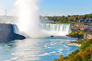 View of Niagara Falls in a sunny day  - obrazy, fototapety, plakaty