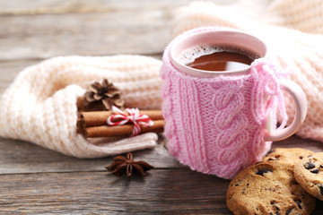Obraz na płótnie Canvas Cup of hot chocolate on wooden table