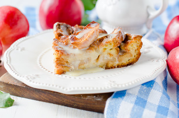 Apple caramel strata in a frying pan