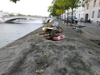 Cadenas sur les berges