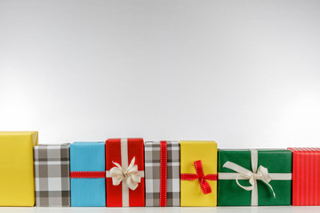 Bunte, kleine Geschenke zu verschiedenen Feiern. Banner