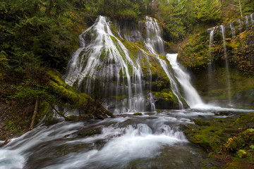 Obraz premium Panther Creek in Gifford Pinchot National Forest