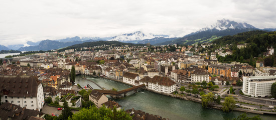 Fototapeta premium Vistas de Lucerna desde La Muralla de Musegg , en Suiza, verano de 2016 OLYMPUS DIGITAL CAMERA
