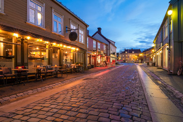 Stare miasto w Trondheim, Nordland, Norwegia - obrazy, fototapety, plakaty