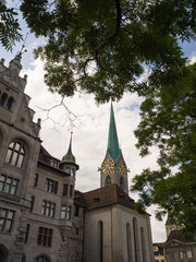Fototapeta na wymiar arquitectura románica en Zurich, Suiza, verano de 2016 iglesia de la abadía de Fraumünster OLYMPUS DIGITAL CAMERA