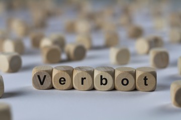 Verbot - Holzwürfel mit Buchstaben