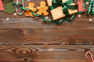 Obraz na płótnie Canvas Christmas present and decoration on wooden background