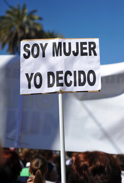 Manifestaci&oacute;n feminista con mensaje