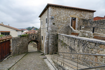 Fototapeta na wymiar San Vicente de la Barquera Medieval Town views