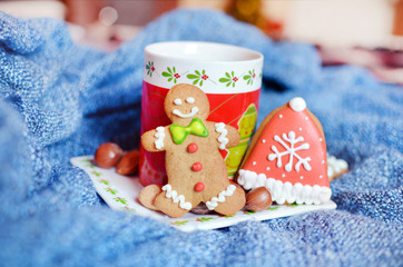 Smiling gingerbread man and christmas cup 