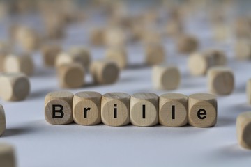 Brille - Holzwürfel mit Buchstaben