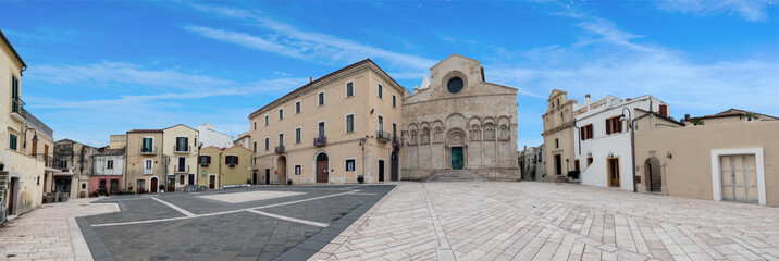 Termoli e la grande piazza centrale del borgo fortificato - panorama - obrazy, fototapety, plakaty