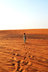 Fototapeta premium silhouette of a girl in the setting sun in the desert in the Uni