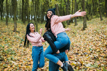 Fototapeta premium Happy three teen friends. Stylish girls in the autumn park posing.