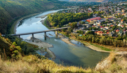 Fototapeta na wymiar Panorama of Zalishchyky and the Dniester River from the high bank. Ukraine.