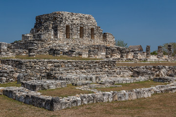 Fototapeta na wymiar Ruins of the ancient Mayan city of Mayapan, Mexico