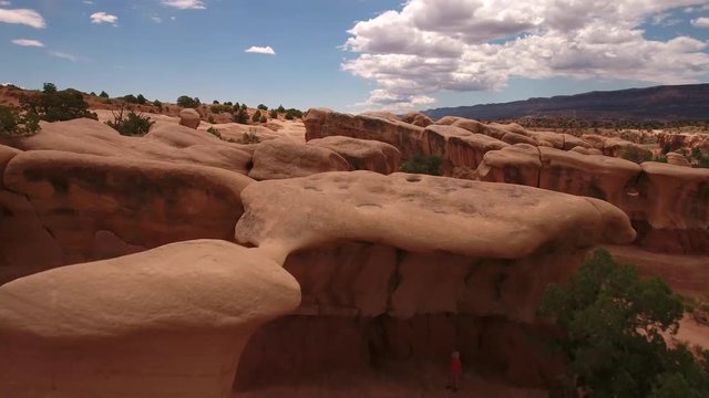 Families hiking in Devils Garden in southern Utah near Escalante