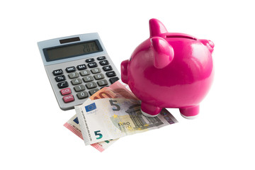 rotes Sparschwein mit Taschenrechner und Geld