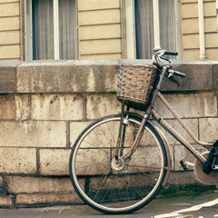 Fototapeta na wymiar Vintage bicycle in Paris