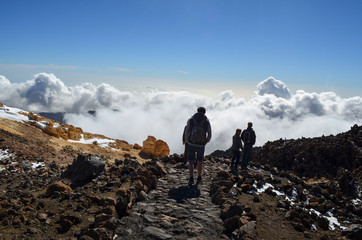 Touristen auf dem Gipfel des El Teide Vulkan auf Teneriffa, spanien