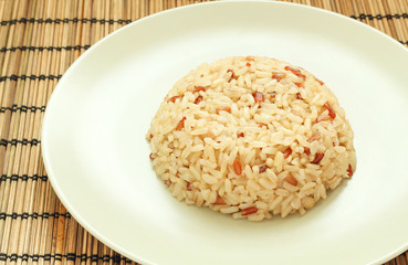 The cooked brown rice on the plate.