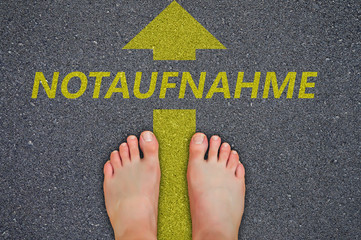 Notaufnahme Füße uf Asphalt