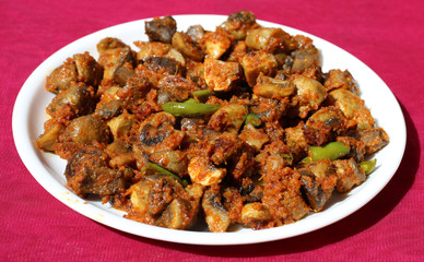Spicy mushroom in thick tomato gravy