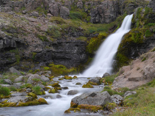 Naklejka na ściany i meble Wasserfall Gljúfurárfoss am Arnarfjörður in Island