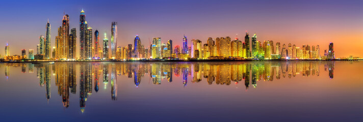 Fototapeta na wymiar Dubai Marina bay, UAE