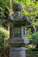 Obraz premium Traditional Japanese lantern in park