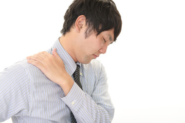 肩痛を訴えるビジネスマン
