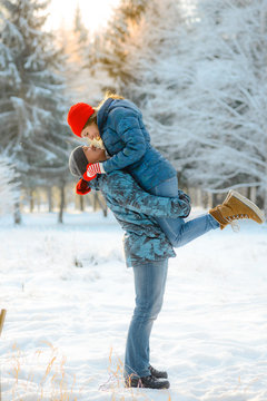 the girl in the hands of a boyfriend in winter Park
