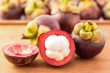Purple mangosteen - Mangosteens queen of fruits with wooden back - obrazy, fototapety, plakaty