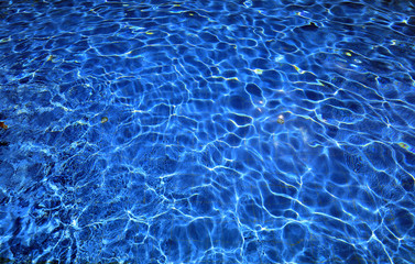 Obraz premium the sun's rays in the water