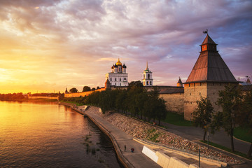 Pskov Kremlin at sunset in Russia - obrazy, fototapety, plakaty