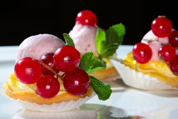cake with red currant