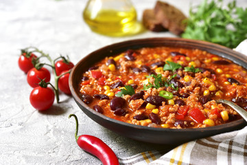 Chili con carne - traditional dish of mexican cuisine. - obrazy, fototapety, plakaty