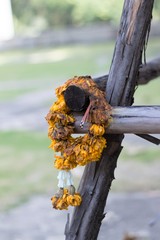 Wilt wreaths with incense