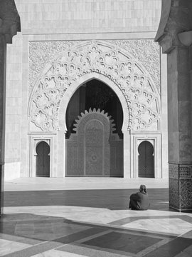 Moroccan woman mosque