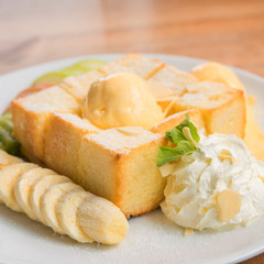 Banana with toast and ice cream for serve