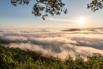 Obraz premium seamist mist sunset