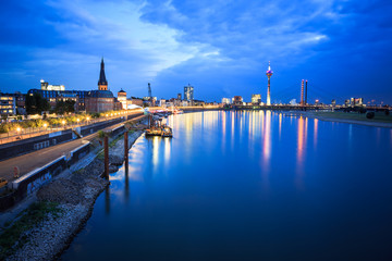 Fototapeta premium Dusseldorf by night