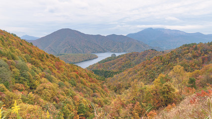 裏磐梯高原　秋元湖の秋景色
