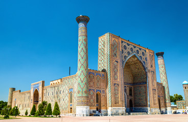 Ulugh Beg Madrasah on Registan square - Samarkand, Uzbekistan - obrazy, fototapety, plakaty