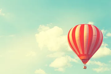Crédence de cuisine en verre imprimé Ballon Hot air balloon on sun sky with cloud, vintage and retro instagram filter effect style