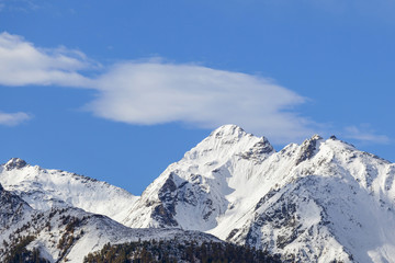 Obraz premium High snowcapped mountain peak