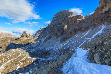 Obraz premium Hiking path in the dolomites